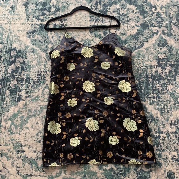 Black & Gold Floral Dress - Picture 5 of 6